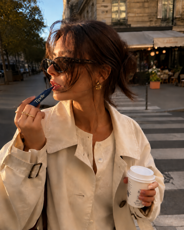 Tipelle lip pen on a city coffee break