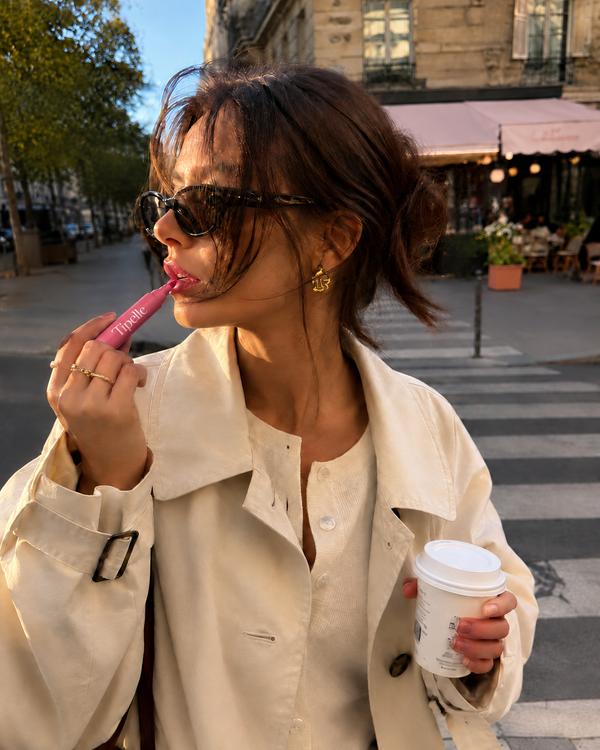 Tipelle lip pen on a city coffee break
